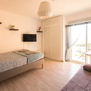 cosy-studio-in-benalmadena-costa-del-sol.hotelsinnerja.org/